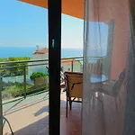 Irta Sea & Mountain View Terrace Apartamento *